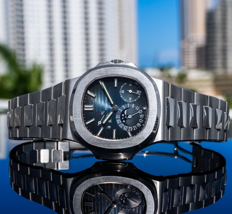Patek Philippe Nautilus 2022 Nautilus 5712 1a Blue Dial 40mm