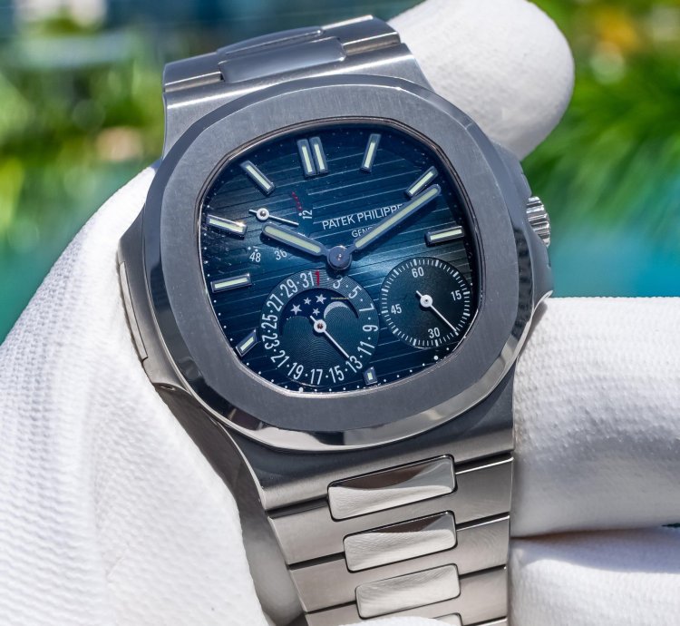 Patek Philippe Nautilus 2022 Nautilus 5712 1a Blue Dial 40mm