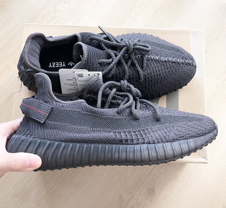 Steal Adidas Yeezy Boost 350 V2 Black - Size 9