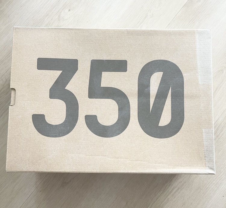 Steal Adidas Yeezy Boost 350 V2 Black - Size 9