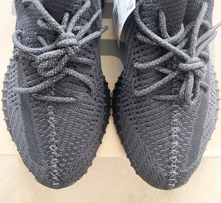 Steal Adidas Yeezy Boost 350 V2 Black - Size 9