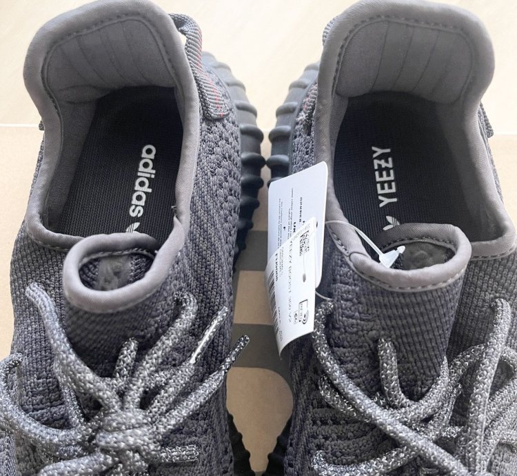 Steal Adidas Yeezy Boost 350 V2 Black - Size 9