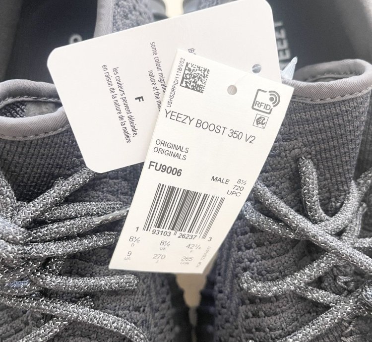 Steal Adidas Yeezy Boost 350 V2 Black - Size 9