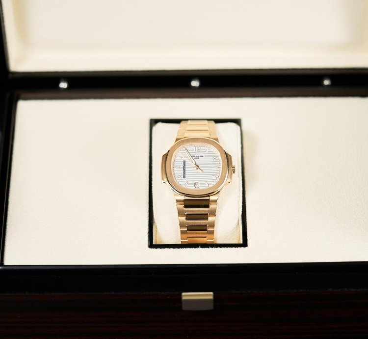 Patek Philippe Nautilus 2024 Nautilus Silver Opaline Dial