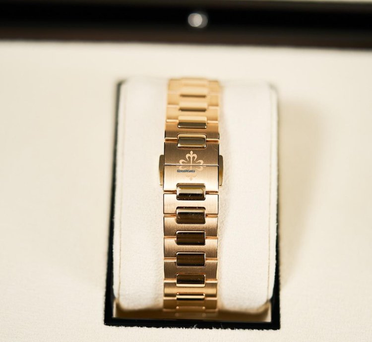 Patek Philippe Nautilus 2024 Nautilus Silver Opaline Dial