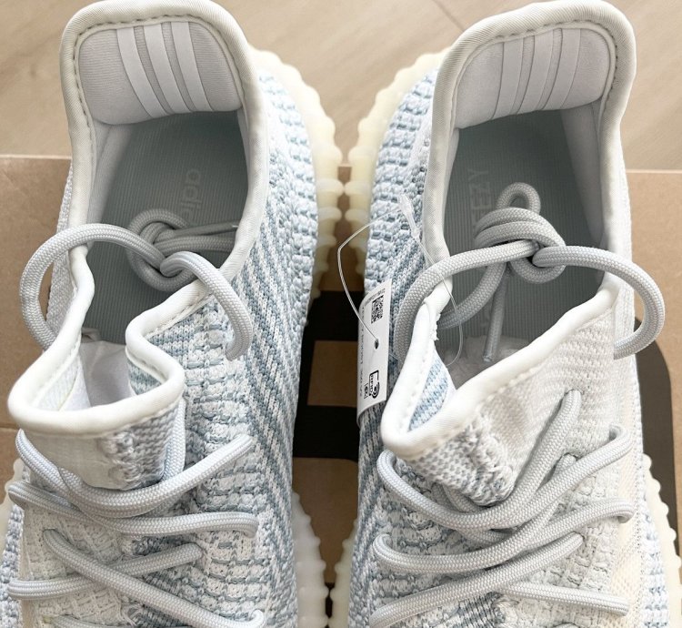 Steal Adidas Yeezy Boost 350 V2 Cloud White - Size 9