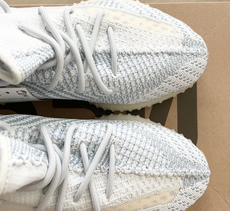 Steal Adidas Yeezy Boost 350 V2 Cloud White - Size 9