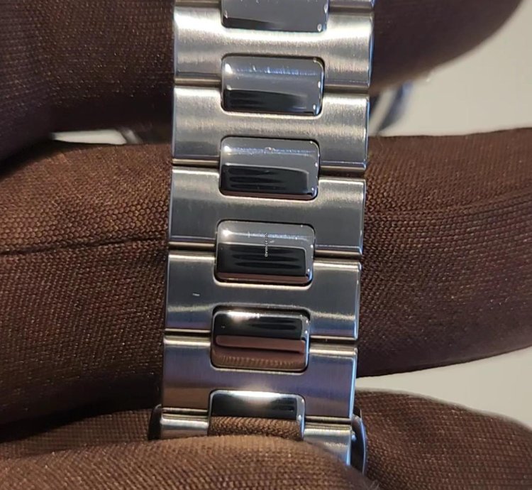 Patek Philippe Nautilus 33 6mm Steel - Blue Satin Finished Dial - Bracelet 7008-1a-001
