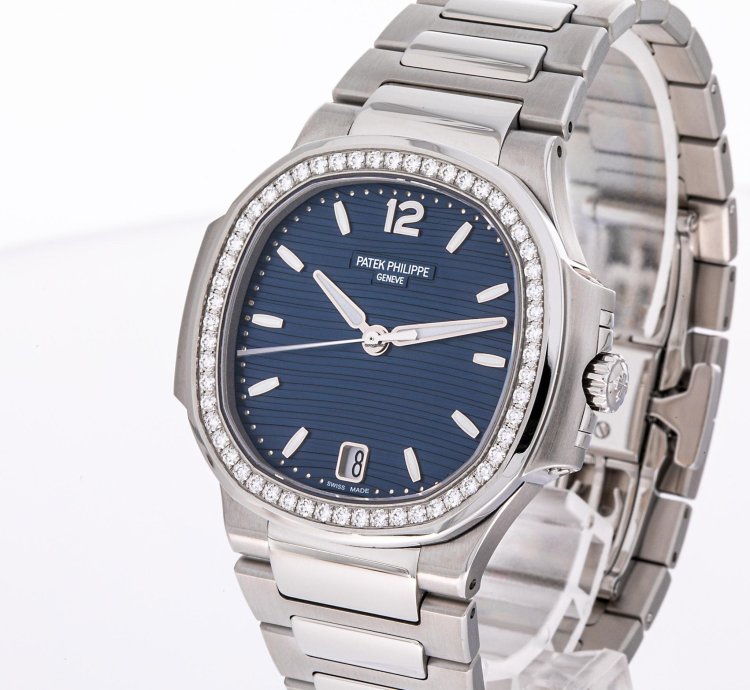 Patek Philippe Nautilus 35 Steel Blue Diamond 7118 1200a-001 Like New 2021 Full Set