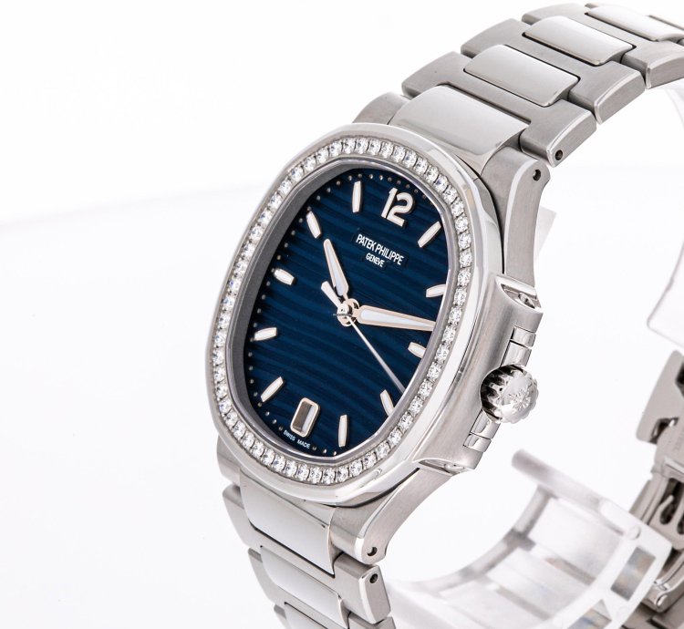 Patek Philippe Nautilus 35 Steel Blue Diamond 7118 1200a-001 Like New 2021 Full Set