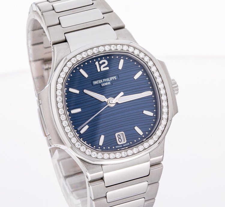Patek Philippe Nautilus 35 Steel Blue Diamond 7118 1200a-001 Like New 2021 Full Set