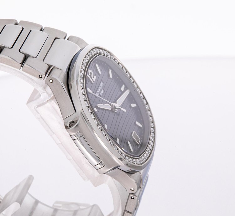 Patek Philippe Nautilus 35 Steel Blue Diamond 7118 1200a-001 Like New 2021 Full Set