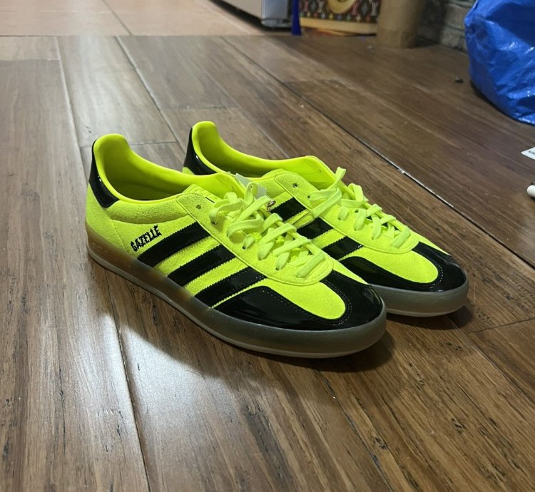 Throwing Fits Adidas Gazelle