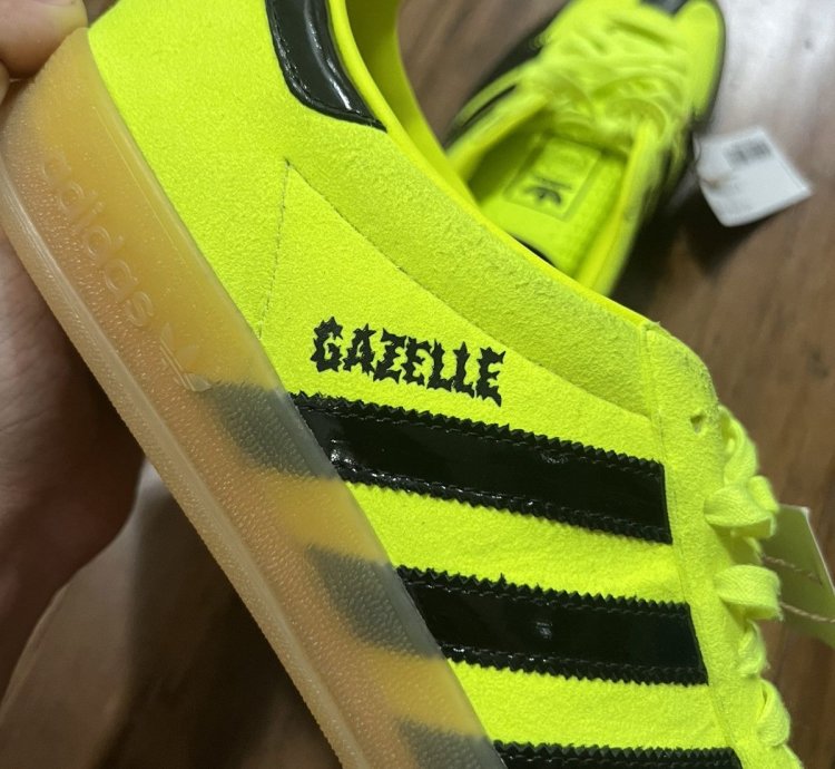 Throwing Fits Adidas Gazelle