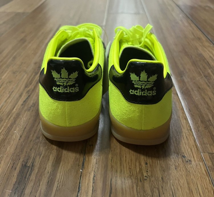 Throwing Fits Adidas Gazelle