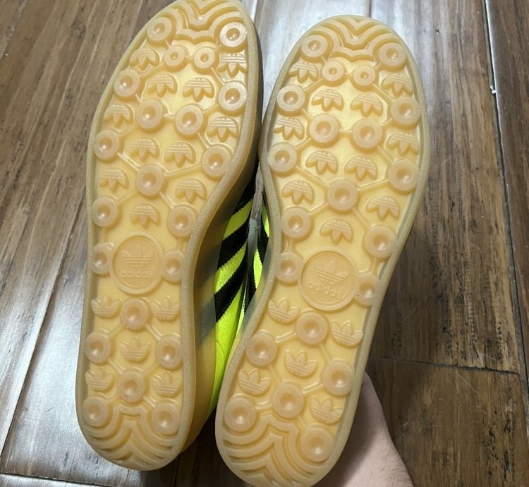 Throwing Fits Adidas Gazelle