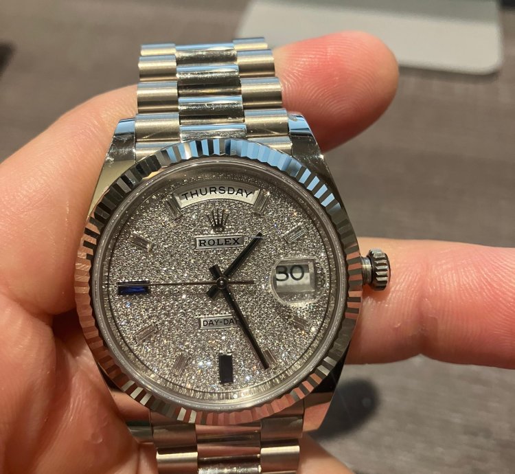Rolex Day-date 40 228239 - 40mm President White Gold Pave Dial