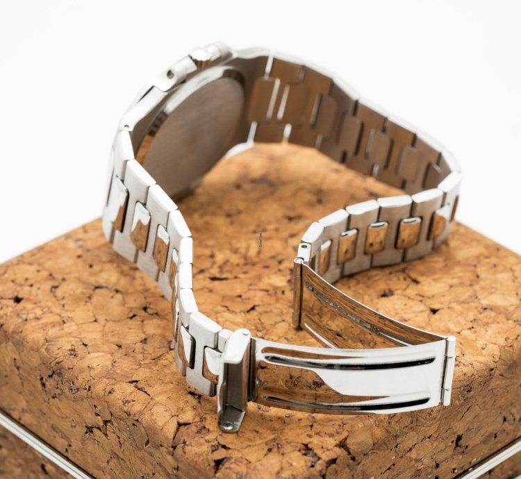 Patek Philippe Nautilus 3700 1 Extract Cork Box