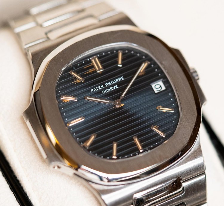 Patek Philippe Nautilus 3700 1 Extract Cork Box