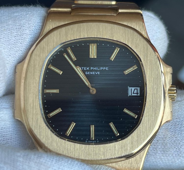 Patek Philippe Nautilus 3700 1 Nautilus Jumbo Gelbgold Tritium Zifferblatt Box Stammbuchauszug