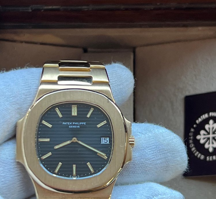 Patek Philippe Nautilus 3700 1 Nautilus Jumbo Gelbgold Tritium Zifferblatt Box Stammbuchauszug