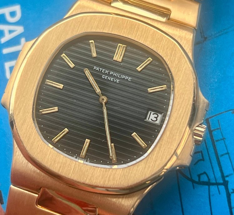 Patek Philippe Nautilus 3700 1 Nautilus Jumbo Gelbgold Tritium Zifferblatt Box Stammbuchauszug