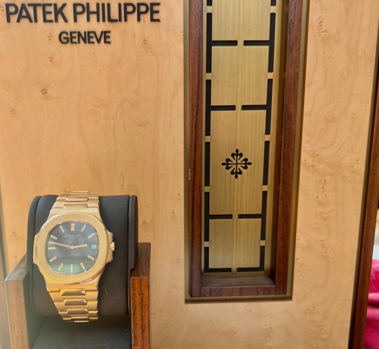 Patek Philippe Nautilus 3700 1 Nautilus Jumbo Gelbgold Tritium Zifferblatt Box Stammbuchauszug