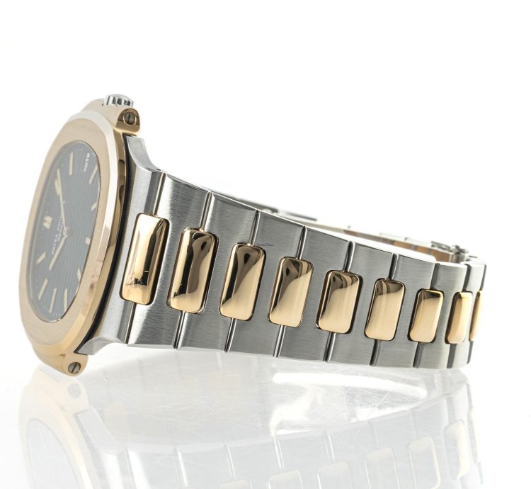 Patek Philippe Nautilus 3700 1 Service November 2023