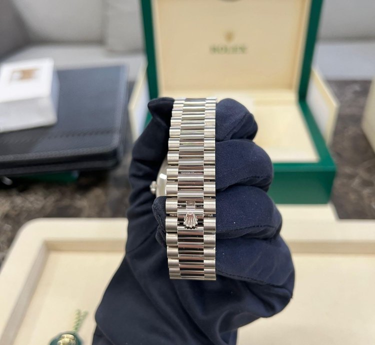 Rolex Day-date 40 228239 Black Index Dial