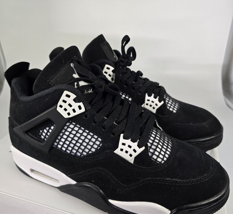 2024 Air Jordan 4 Retro White Thunder