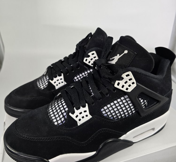 2024 Air Jordan 4 Retro White Thunder