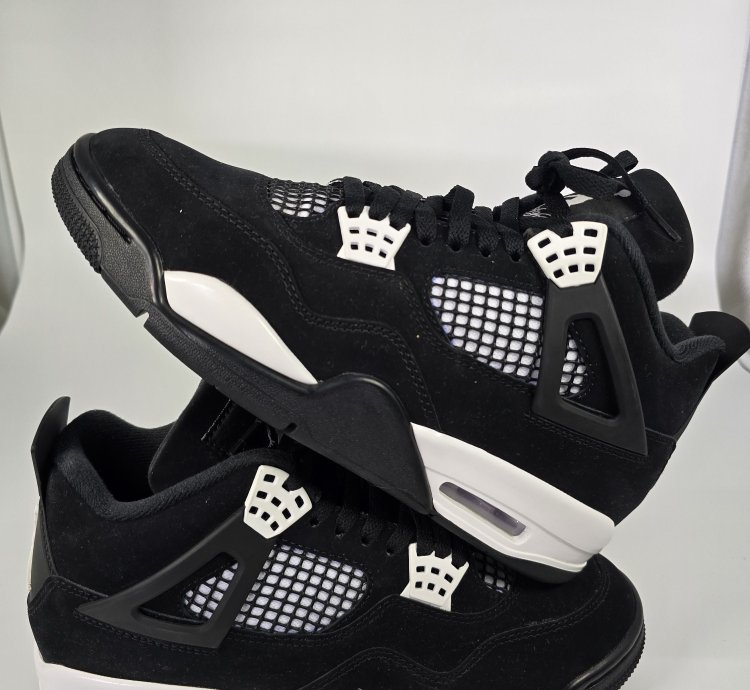 2024 Air Jordan 4 Retro White Thunder