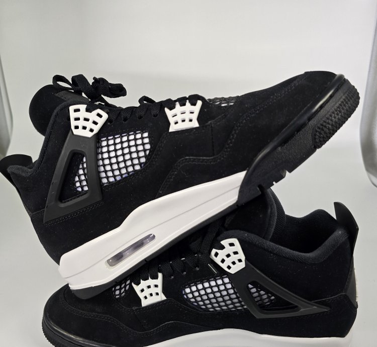 2024 Air Jordan 4 Retro White Thunder