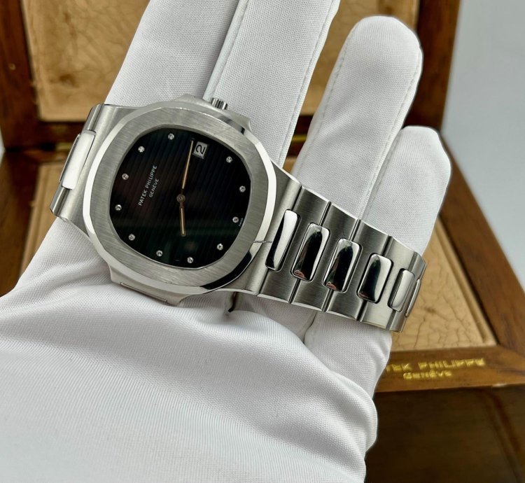Patek Philippe Nautilus 3700 Jumbo 1973 Extrait Archive Box