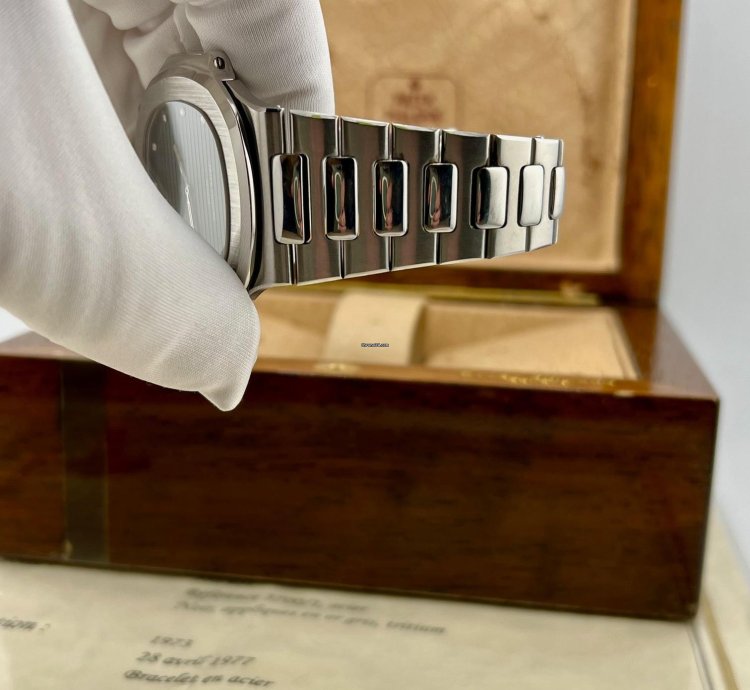 Patek Philippe Nautilus 3700 Jumbo 1973 Extrait Archive Box