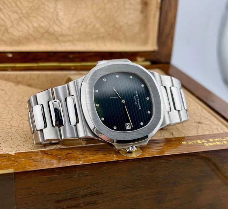 Patek Philippe Nautilus 3700 Jumbo 1973 Extrait Archive Box