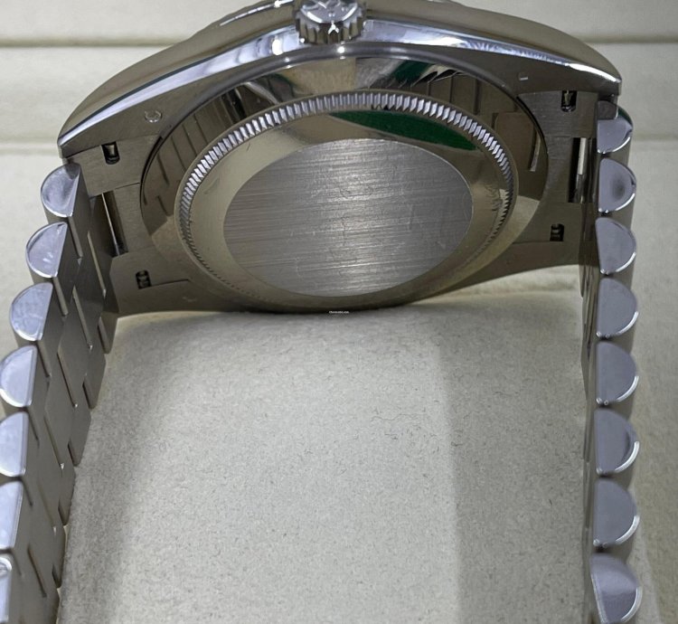 Rolex Day-date 40 228239 White Roman White Gold President