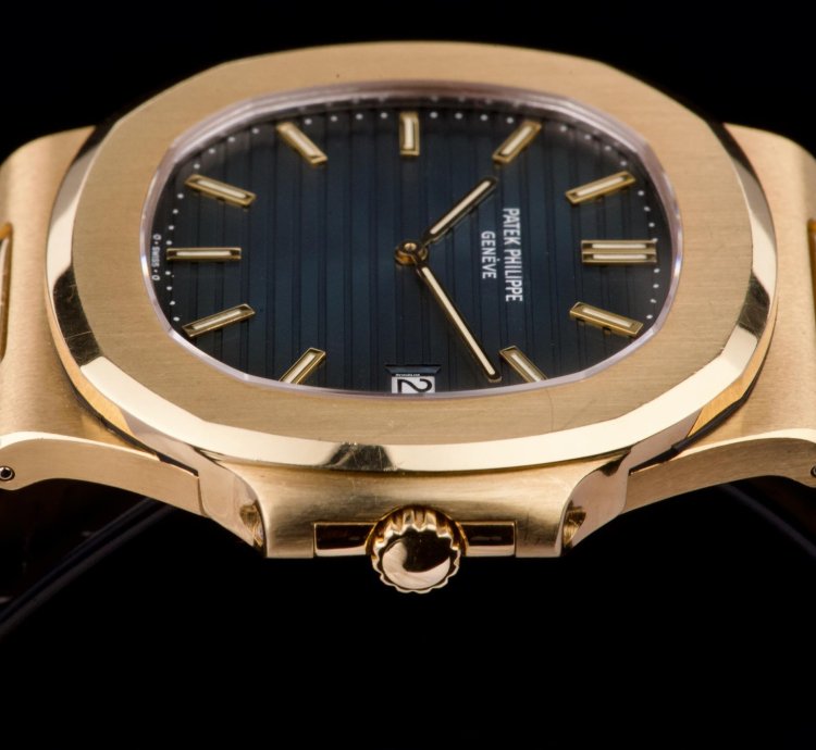 Patek Philippe Nautilus 3700 Yellow Gold With Extract From The Archives 1983