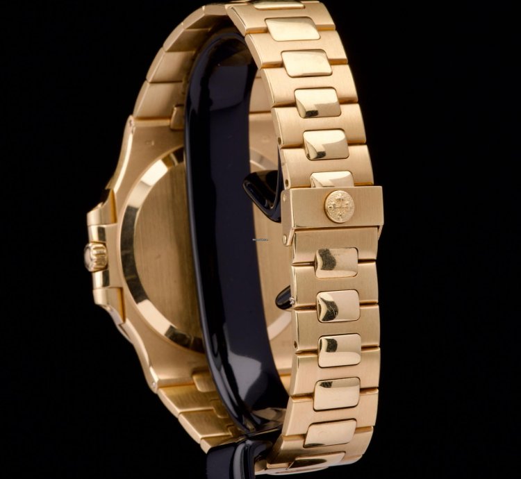 Patek Philippe Nautilus 3700 Yellow Gold With Extract From The Archives 1983