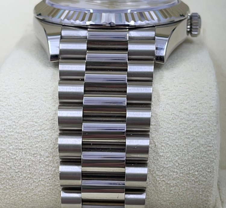 Rolex Day-date 40 228239 White Roman White Gold President
