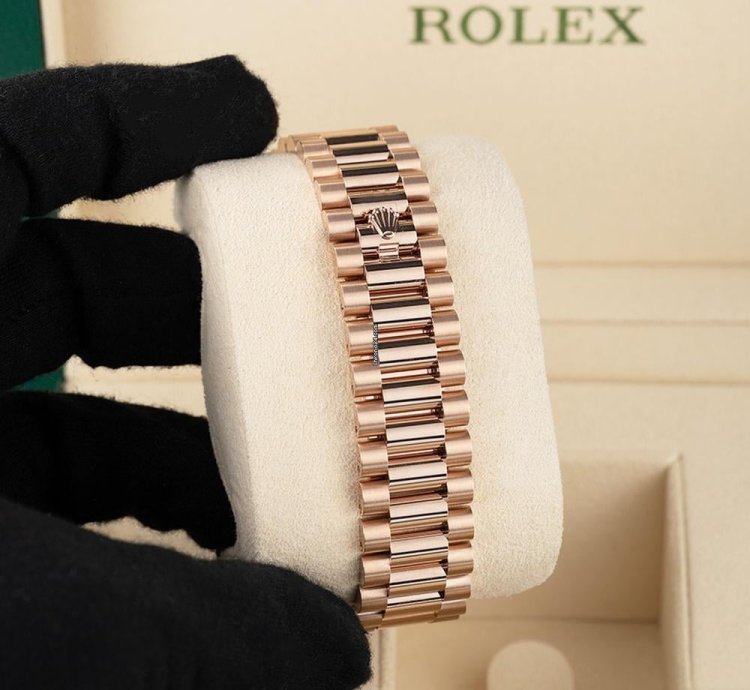 Rolex Day-date 40 228345rbr 18k Rose Gold Green Roman Dial 40 Mm