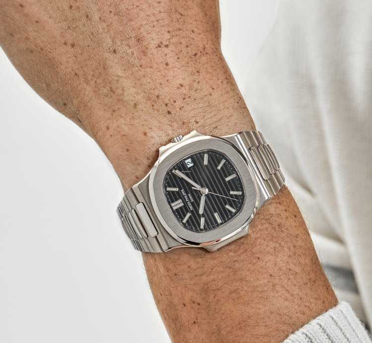 Patek Philippe Nautilus 3711 1g-001 Date White Gold Black Dial