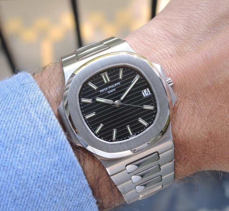 Patek Philippe Nautilus 3711 1g-001 With Paper