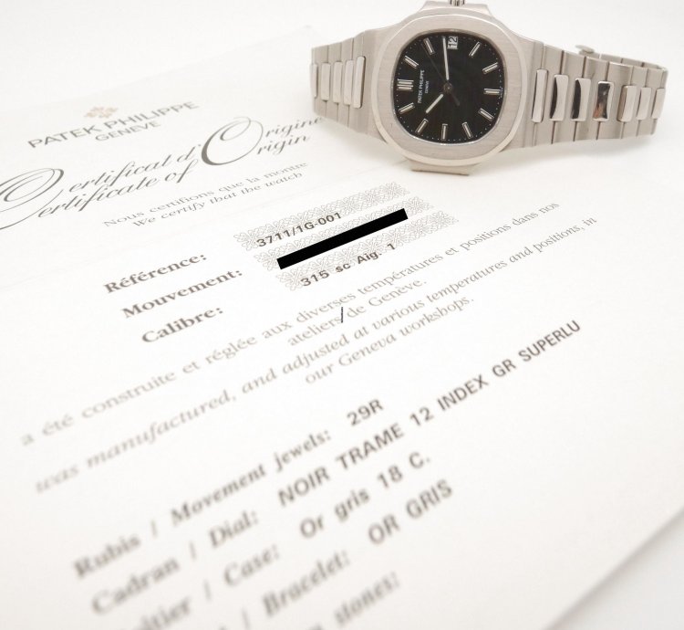 Patek Philippe Nautilus 3711 1g-001 With Paper
