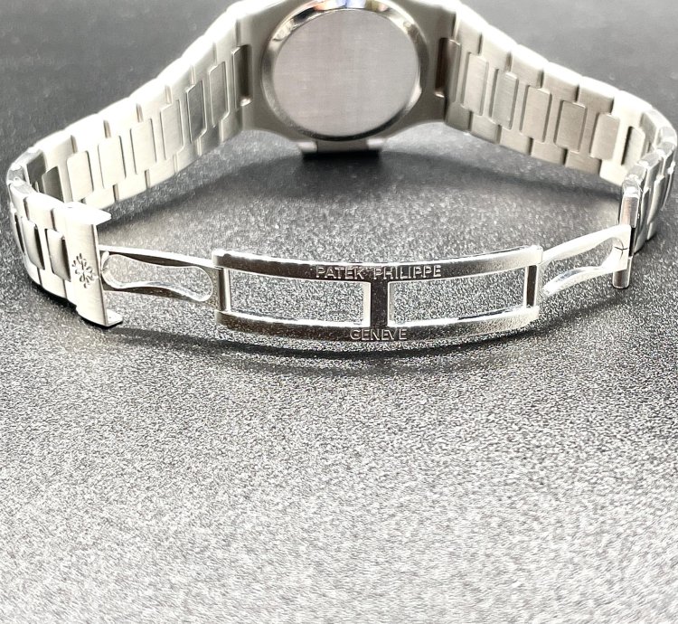 Patek Philippe Nautilus 3800 01 Steel With Original Papers Condition Like New