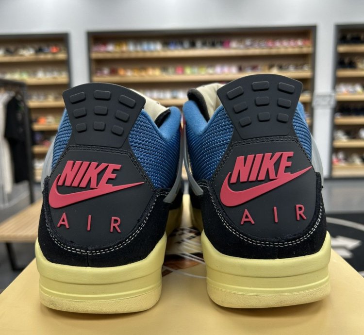 75302 Jordan 4 Retro Union Off Noir