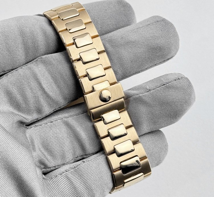 Patek Philippe Nautilus 3800 1 Yellow Gold Black Dial 1983