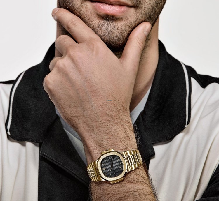 Patek Philippe Nautilus 3800 1 Yellow Gold Black Dial 1983