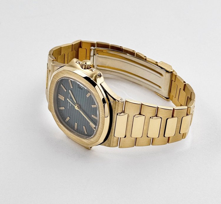 Patek Philippe Nautilus 3800 1 Yellow Gold Black Dial 1983