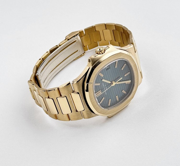 Patek Philippe Nautilus 3800 1 Yellow Gold Black Dial 1983